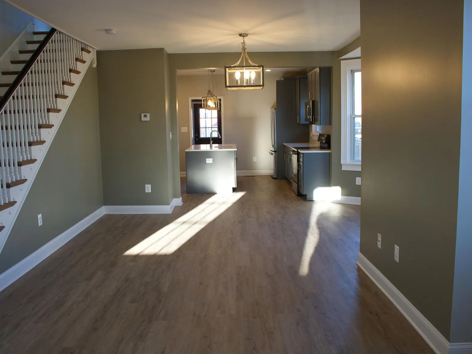 3 bed, 1.5 bath, 1500 sqft, $2,300 — Photo 4