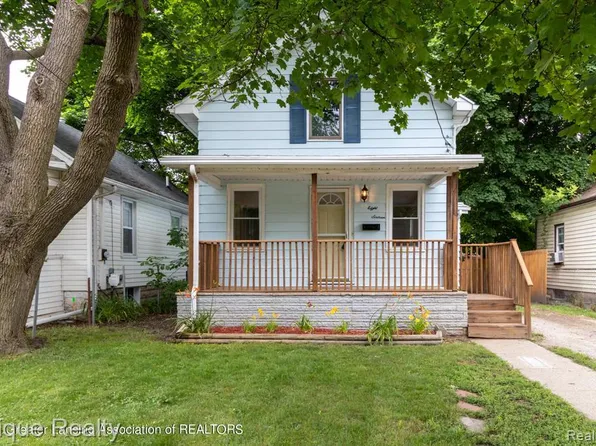 816 Comfort St, Lansing, MI 48915