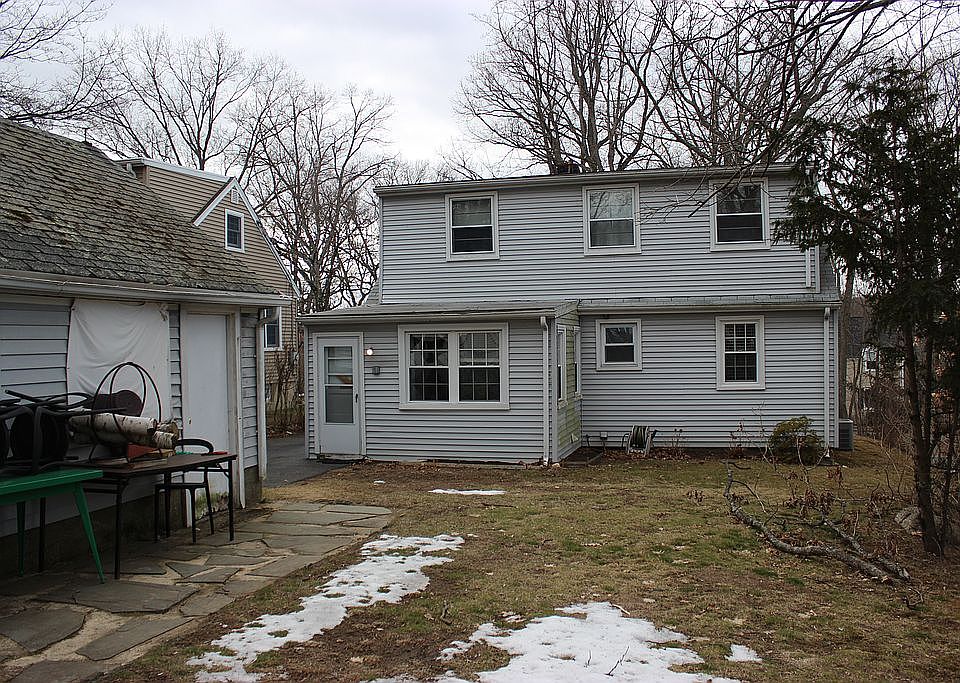 2nd image of 111 Woodbury Ave