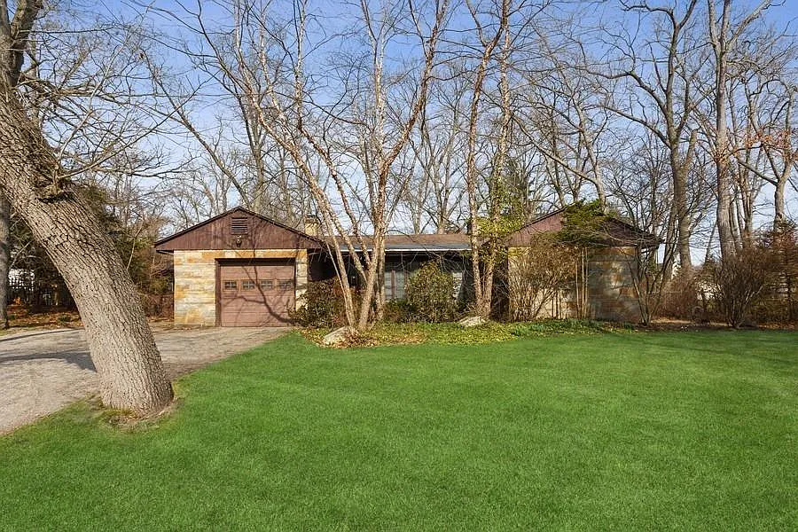 2218 Chastleton Dr photo 1