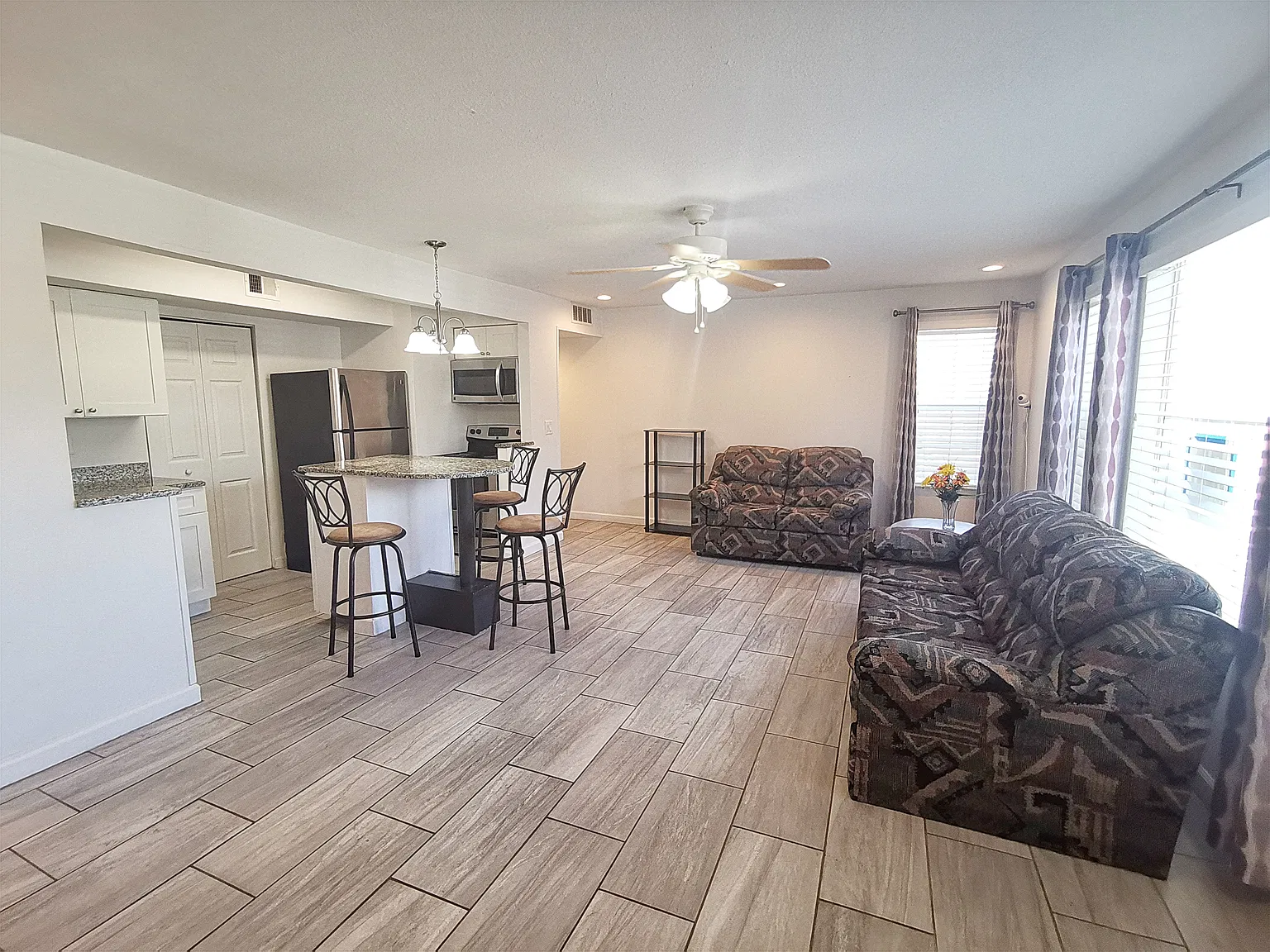 4 bed, 1177 sqft, $470 — Photo 1