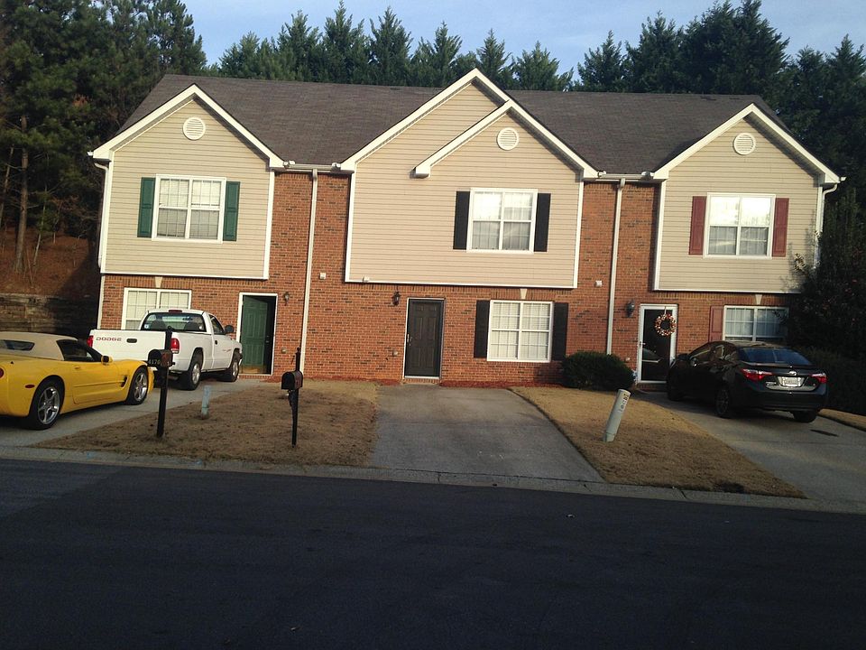 Middle townhome