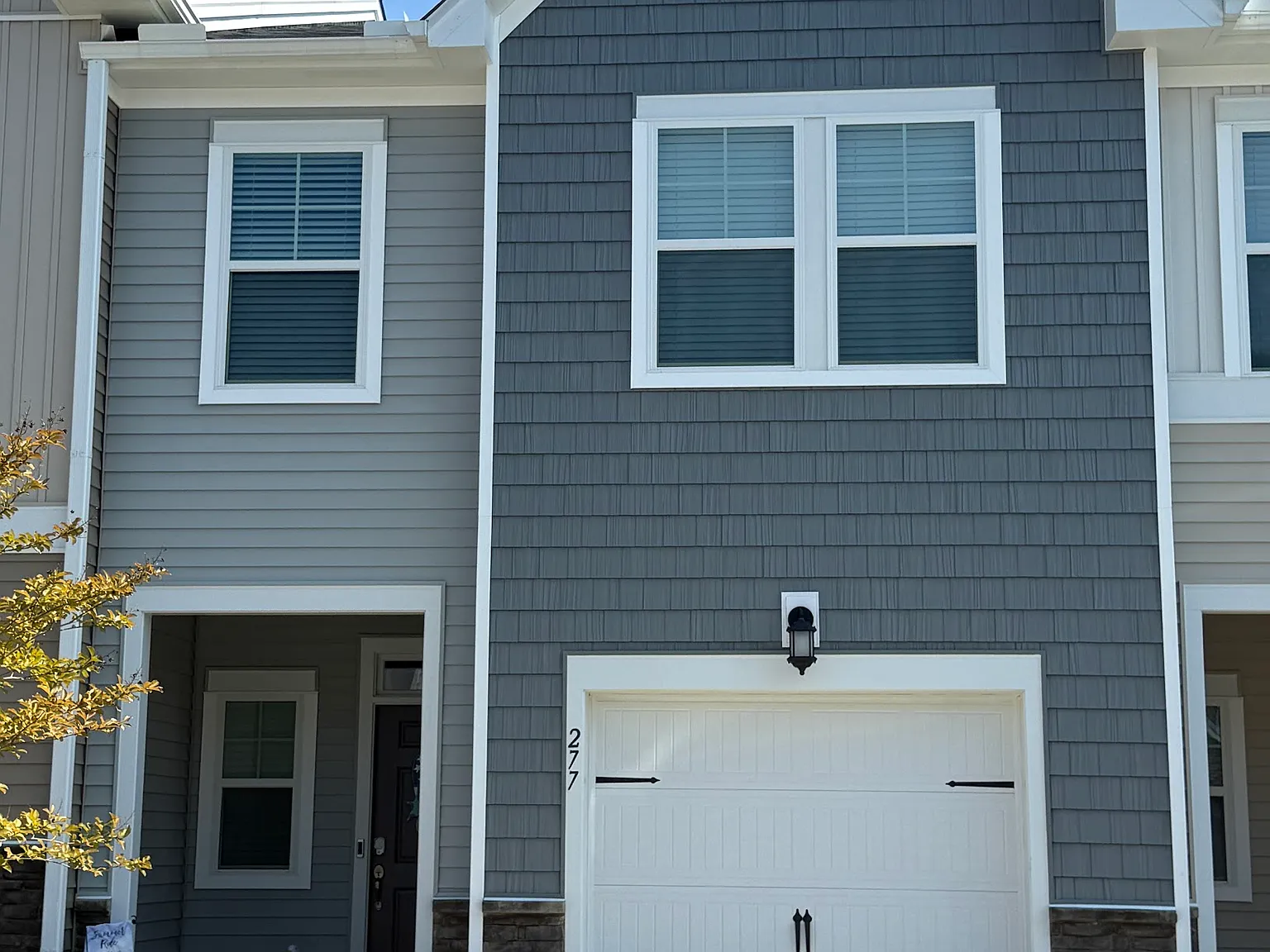 277 Paramount Dr — Photo 2