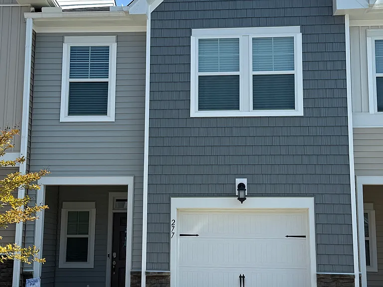 277 Paramount Dr — Photo 2