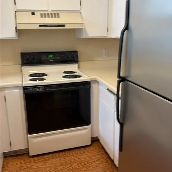 College Ave Apts. — Photo 41