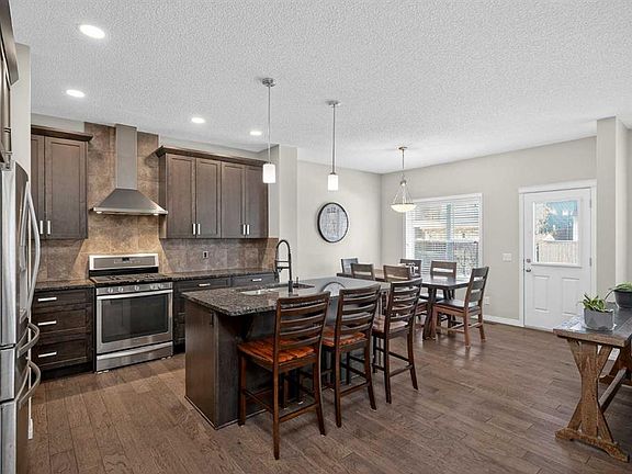 4th image of 20 S Mount Rae Ter