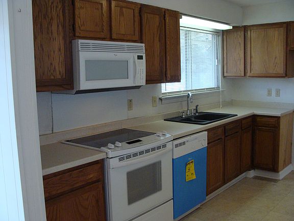 Note the built-in microwave, smooth cook top stove, and new dishwasher