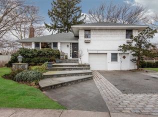 844 Regent Dr, Westbury, NY 11590