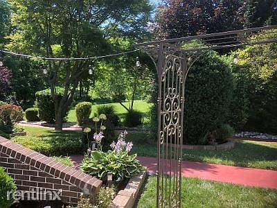 Front courtyard area