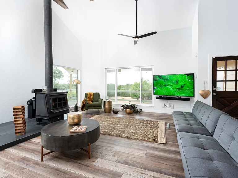 124 S Rainbow Ranch Rd — Photo 18
