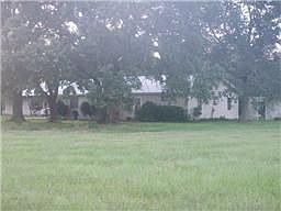 What a goregous view of the main house and road1