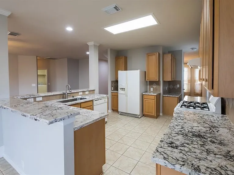 2511 Sun Spot Ln — Photo 8