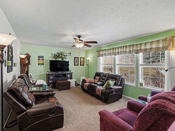 5th image of 707 Peach Ln