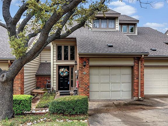 2nd image of 135 Summer Place Cir