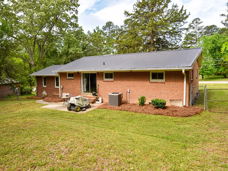 515 Manor Dr — Photo 8