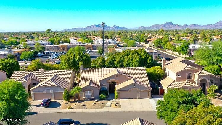 2nd image of 5501 E WOODRIDGE Drive