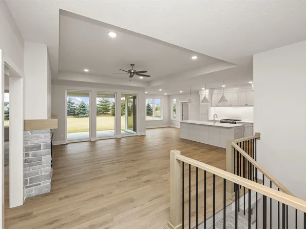 16304 Goodman Dr, Urbandale, IA 50323