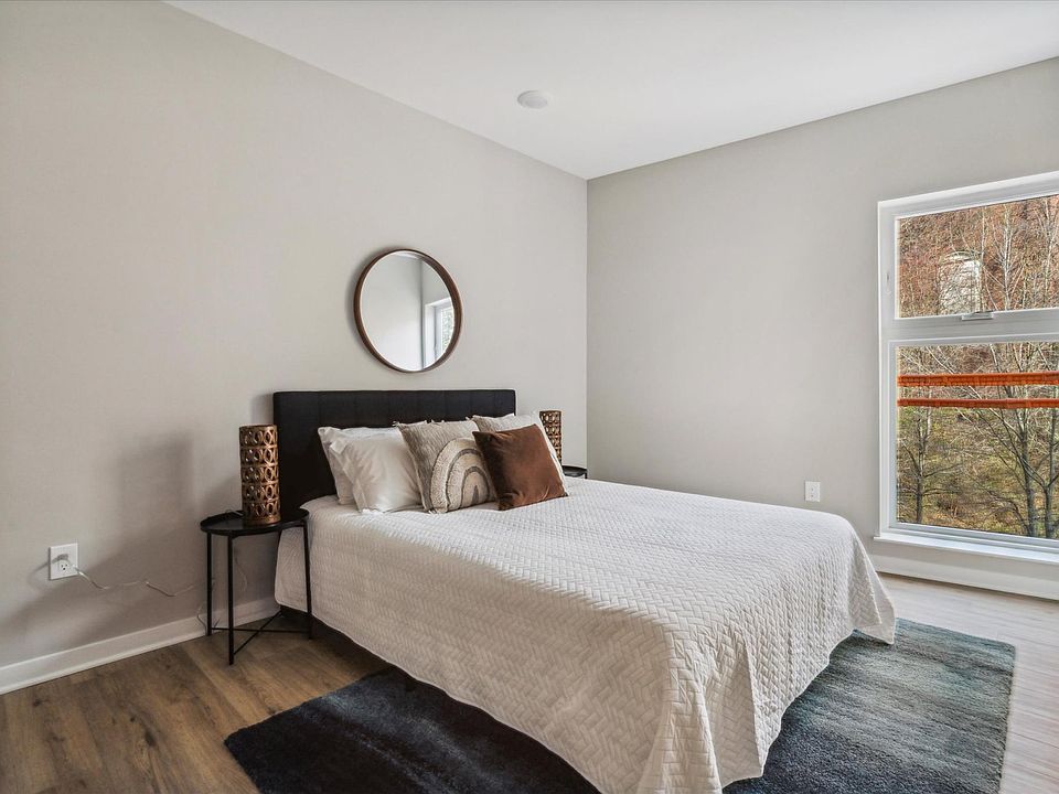 1st image of 3515 Midvale Ave #1B-1Ba-695Sqft