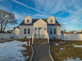 242 46th St, Lindenhurst, NY 11757