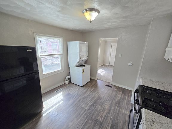5th image of 28 Carver Cir