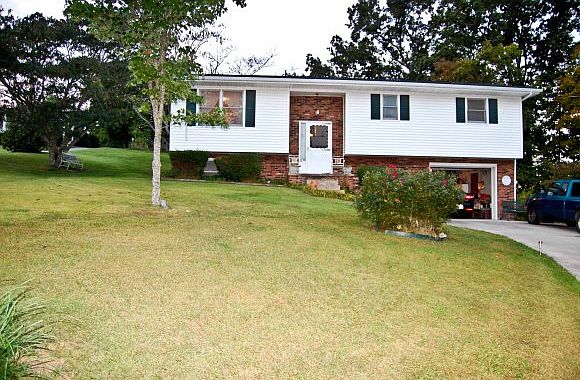 1st image of 163 Woodlawn Cir