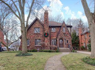 883 Westchester Rd, Grosse Pointe Park, MI 48230