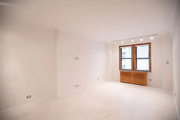 Rented by LEE & ASSOCIATES NYC RESIDENTIAL LLC | media 23