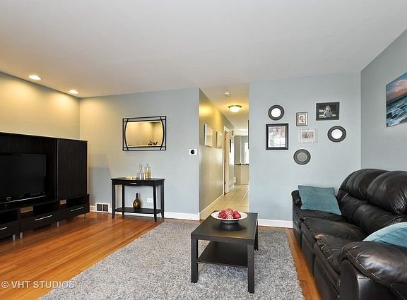 4th image of 3113 N Sawyer Ave