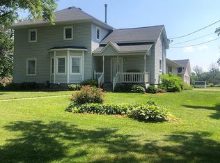 204 S Locust St, Edgewood, IA 52042