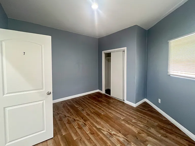 1142 W 35th St #3 — Photo 19