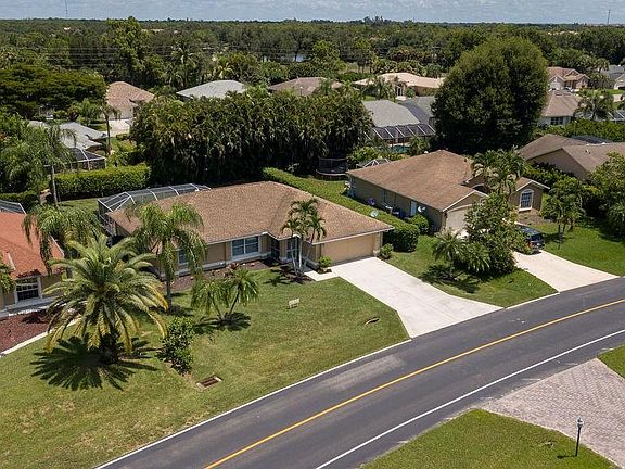 3rd image of 22438 Fountain Lakes Blvd