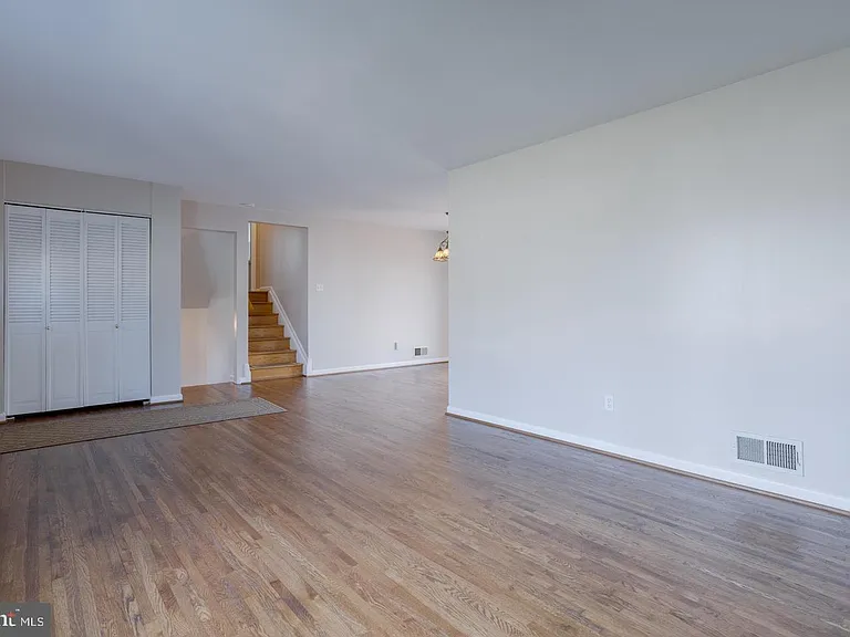 7117 Hadlow Ct — Photo 11