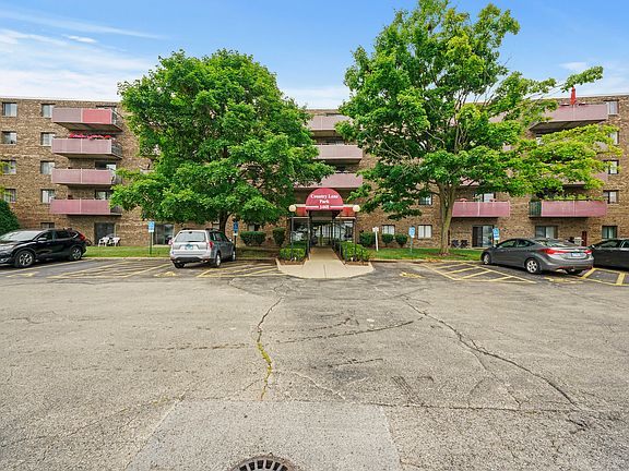 3rd image of 1460 Fairlane Dr APT 404