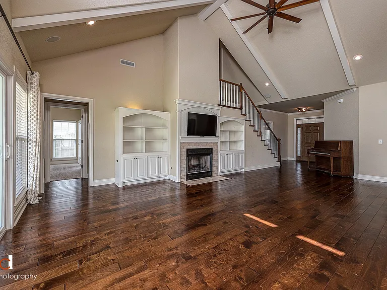 1408 NE Dysart Woods Ln — Photo 8
