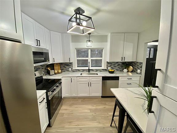 5th image of 820 Valley Dr