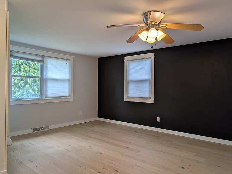 1575 W Butte Des Morts Beach Rd — Photo 27