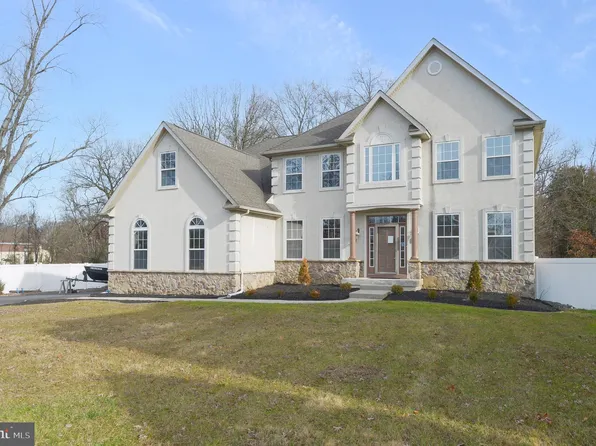 246 Sickle Ln, Deptford, NJ 08096