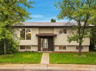2 Carrothers COURT, Saskatoon, SK S7L 6T3