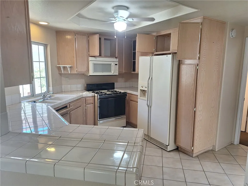 2 bed, 1116 sqft, $2,250 — Photo 2