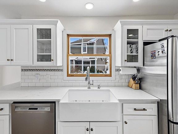 3rd image of 8055 Curtis Ln