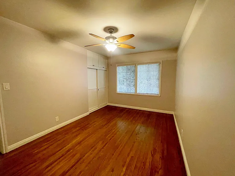 5736 Kester Ave — Photo 12