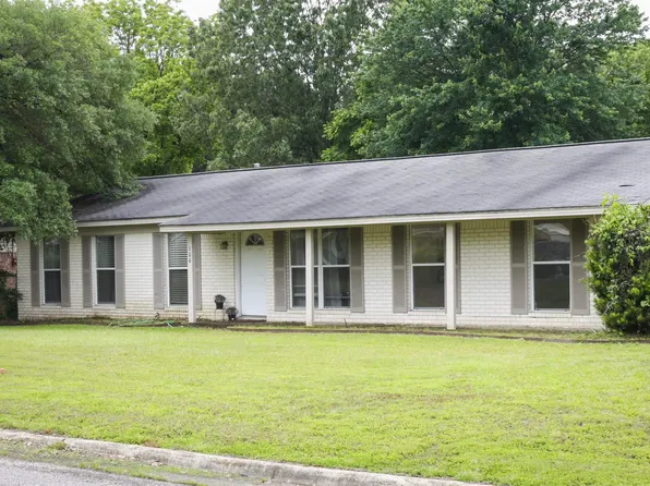100 Elizabeth St, Prescott, AR 71857