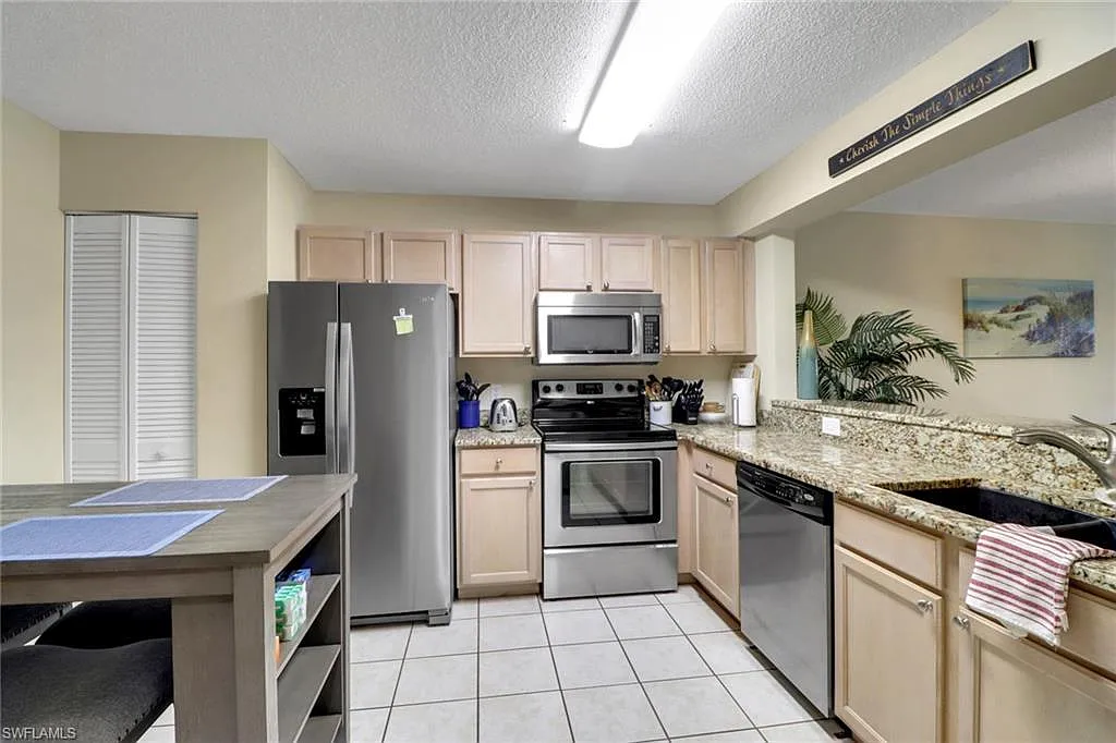9901 Sunset Cove Ln, 226 — Photo 4