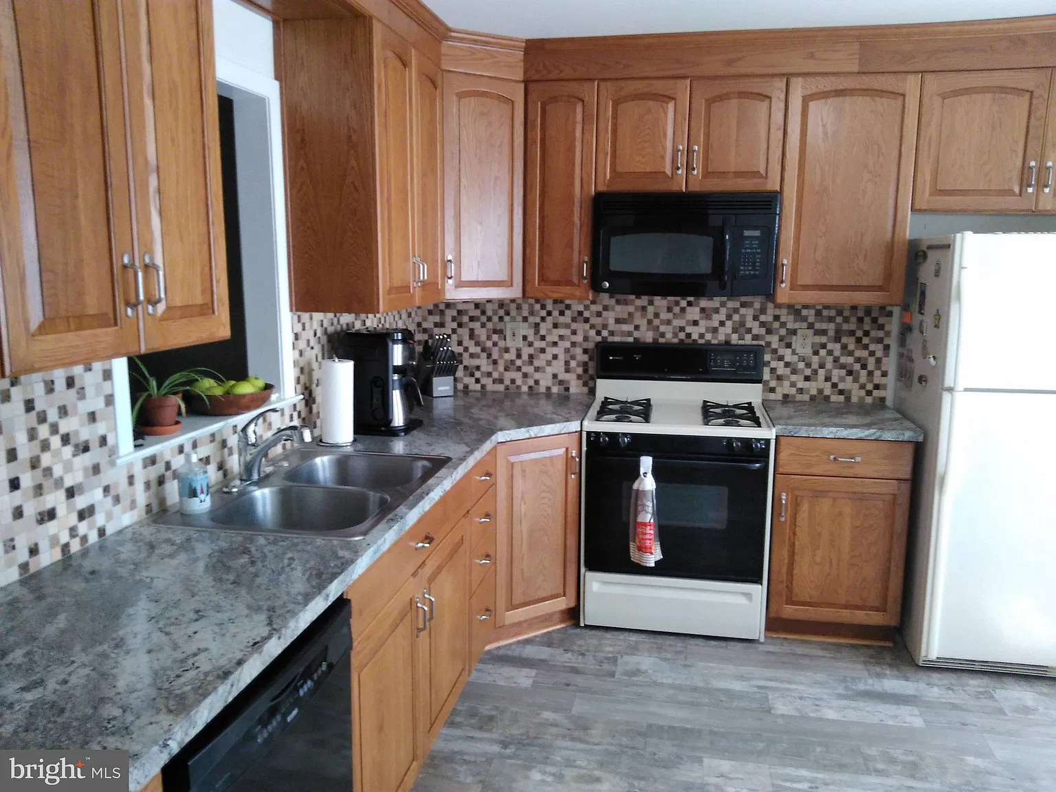 3 bed, 2.5 bath, 1650 sqft, $2,150 — Photo 2