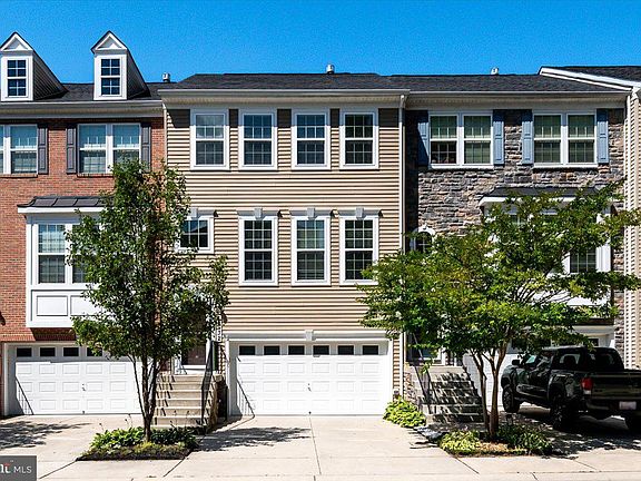 3rd image of 8132 Villaggio Dr