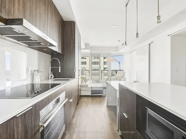1 Bloor St E #2712, Toronto, ON M4W 0A8