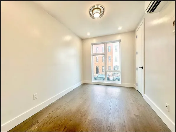 334 Evergreen Avenue image 1 of 7