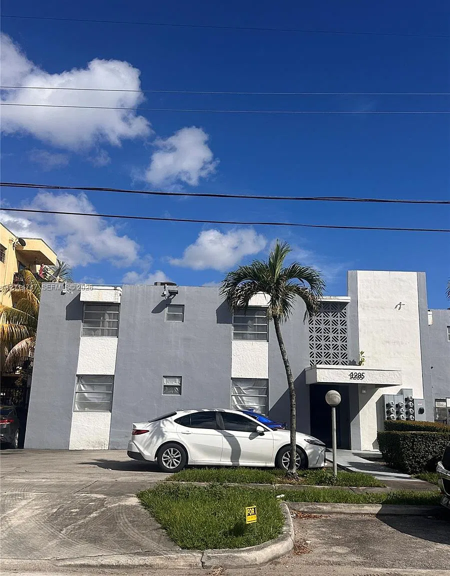 Okeechobee Condo — Photo 1