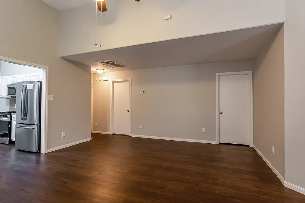 3 bed, 2.5 bath, 1527 sqft, $1,970 — Photo 3