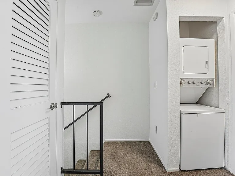 42-web-or-mls-403-425 Junction Ave 109A-S1807-038